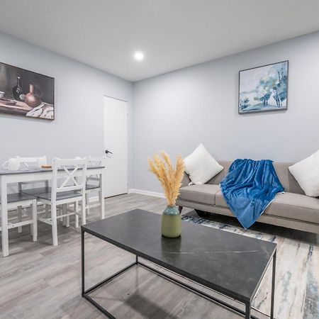 Centre Street Upper 2Bedsuite 4408 YYC المظهر الخارجي الصورة