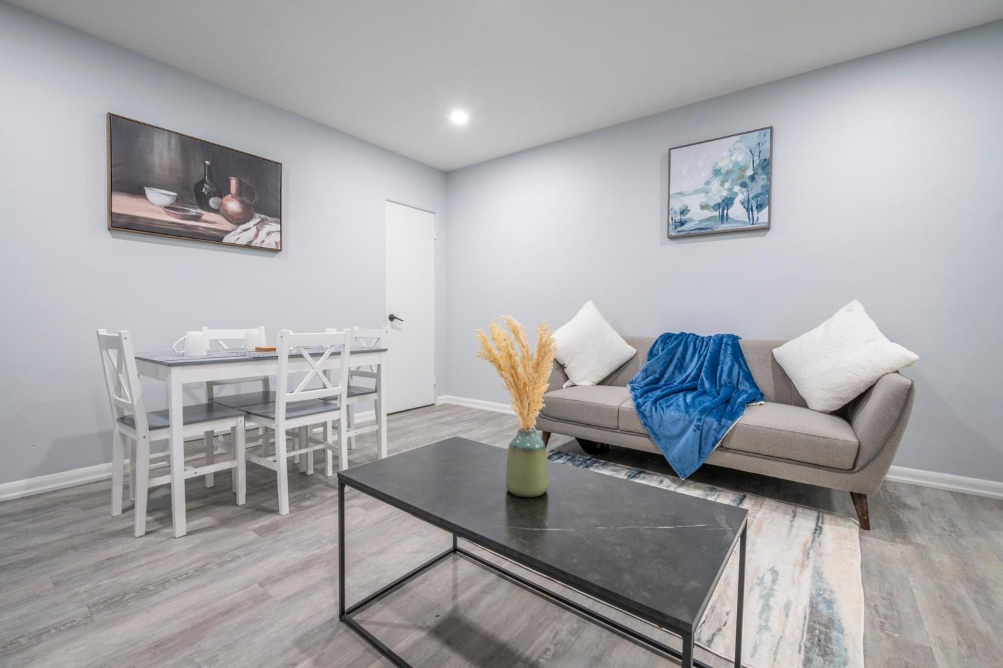 Centre Street Upper 2Bedsuite 4408 YYC المظهر الخارجي الصورة