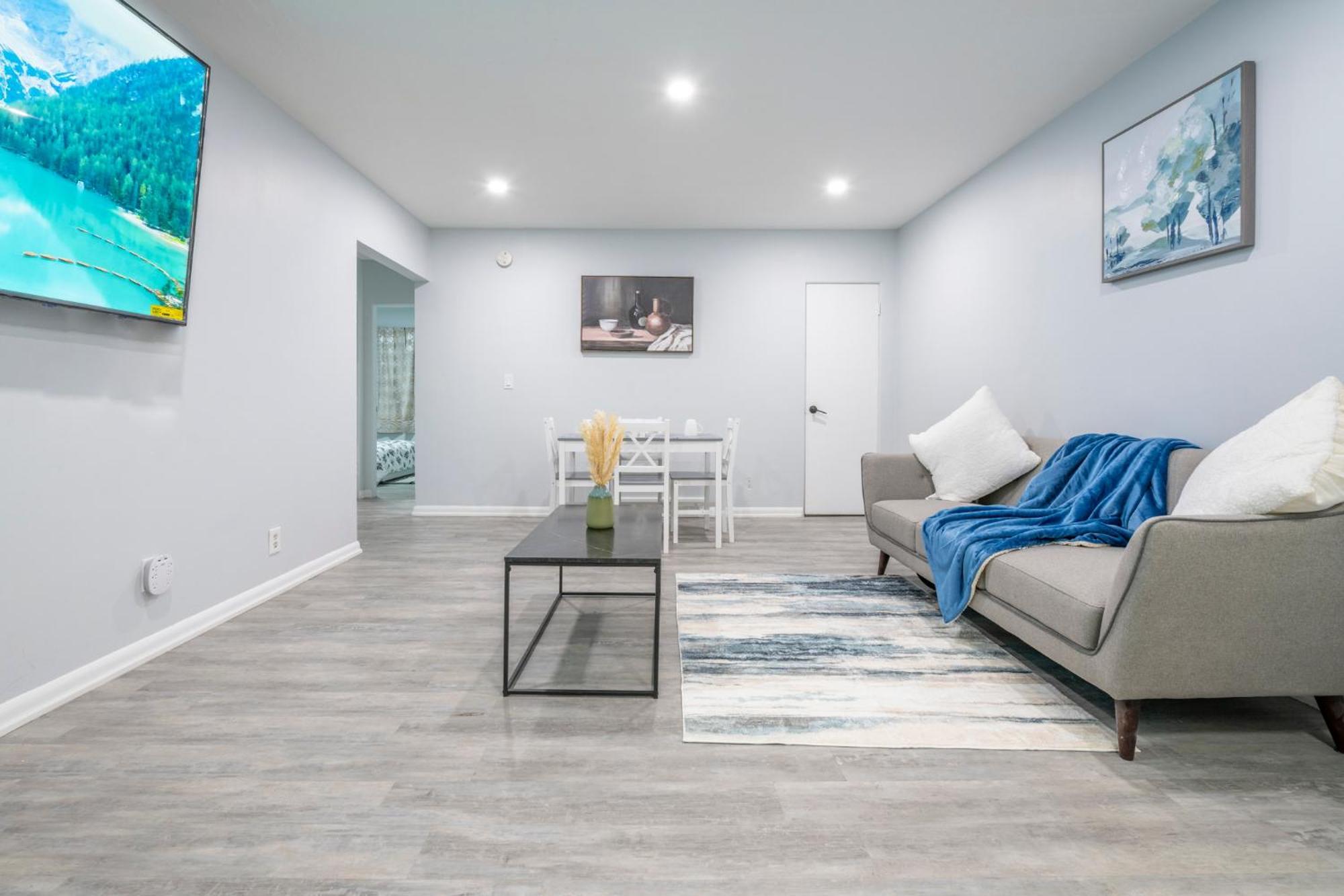 Centre Street Upper 2Bedsuite 4408 YYC المظهر الخارجي الصورة