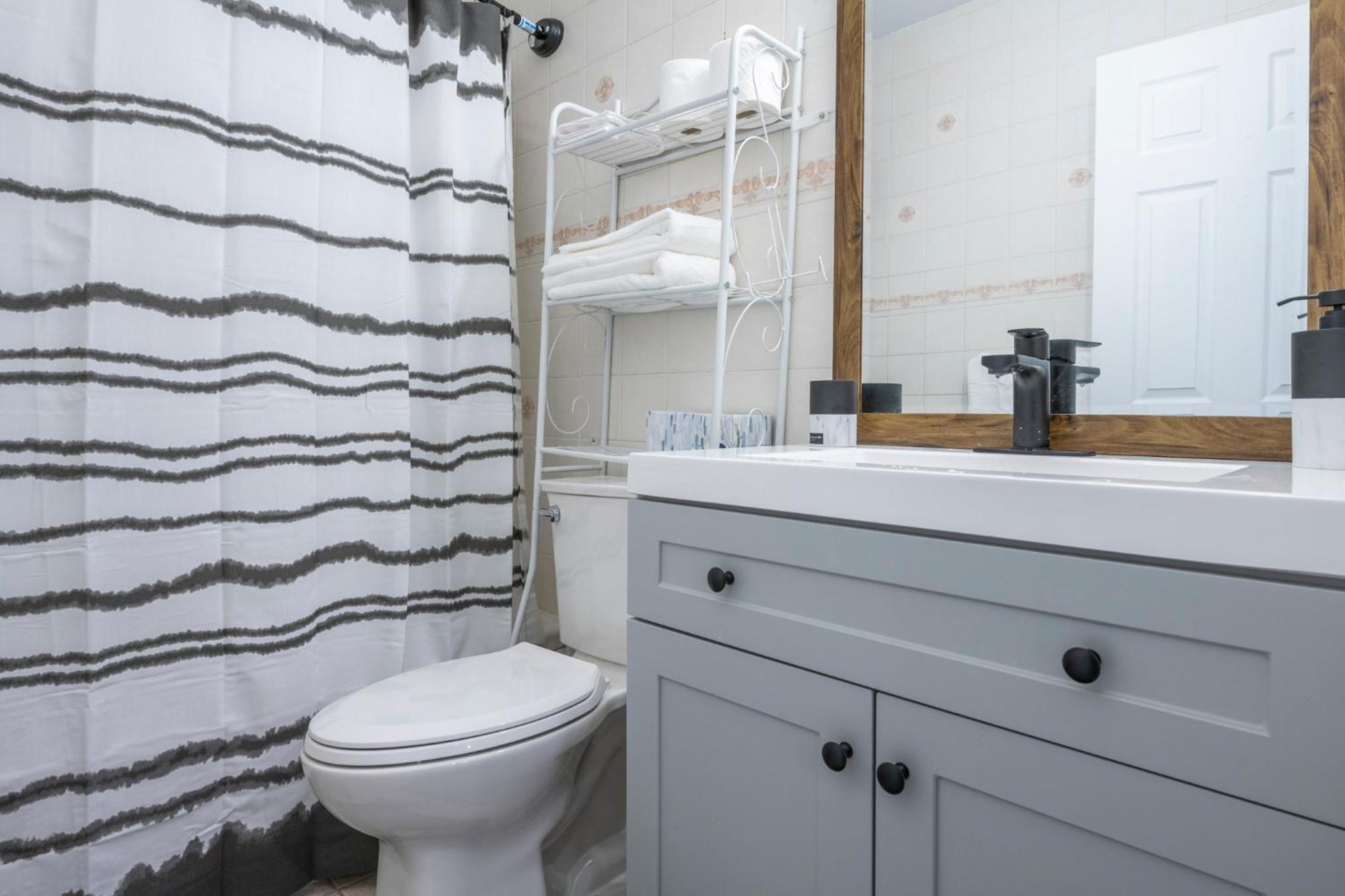 Centre Street Upper 2Bedsuite 4408 YYC المظهر الخارجي الصورة