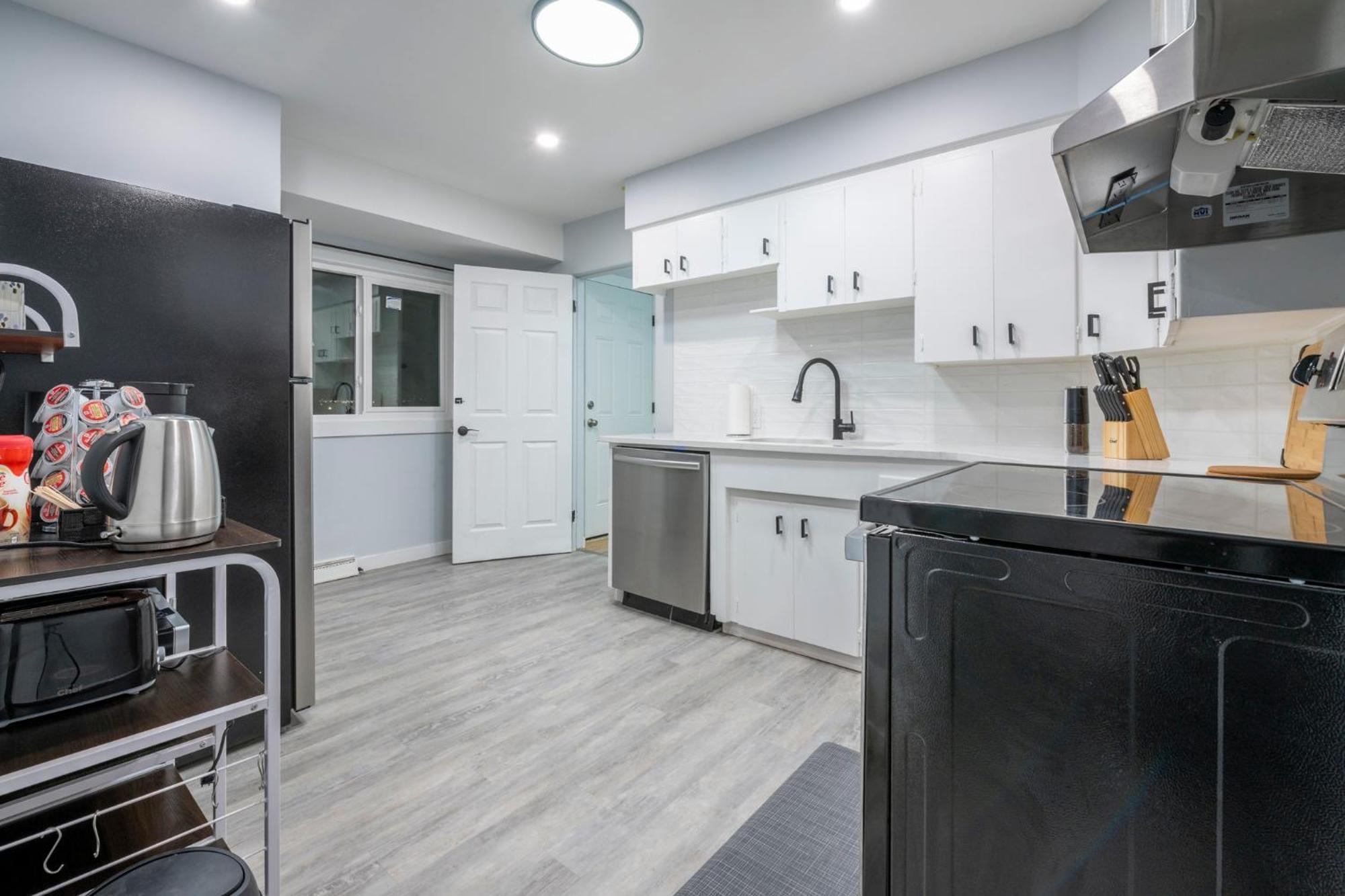 Centre Street Upper 2Bedsuite 4408 YYC المظهر الخارجي الصورة