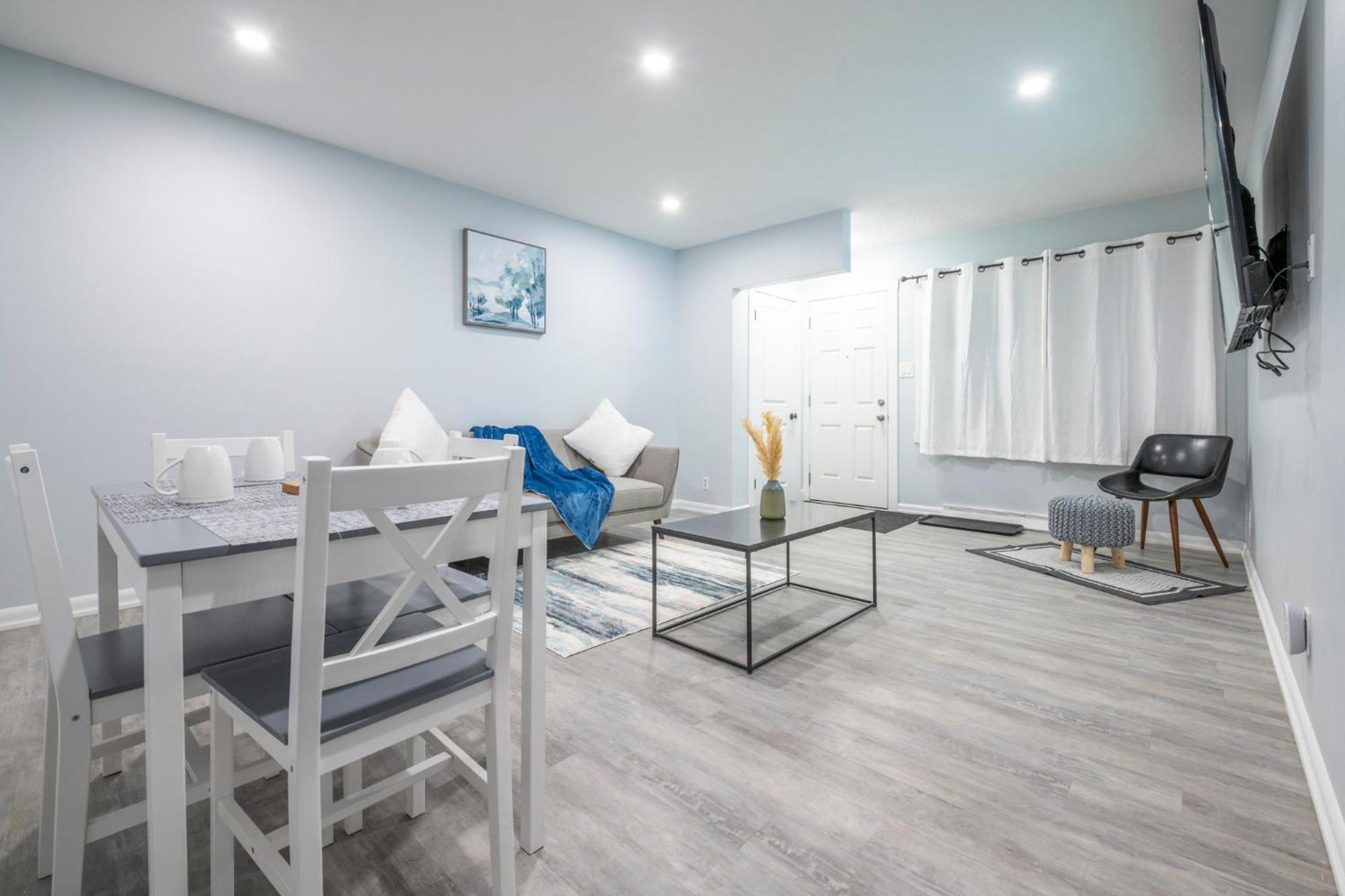 Centre Street Upper 2Bedsuite 4408 YYC المظهر الخارجي الصورة
