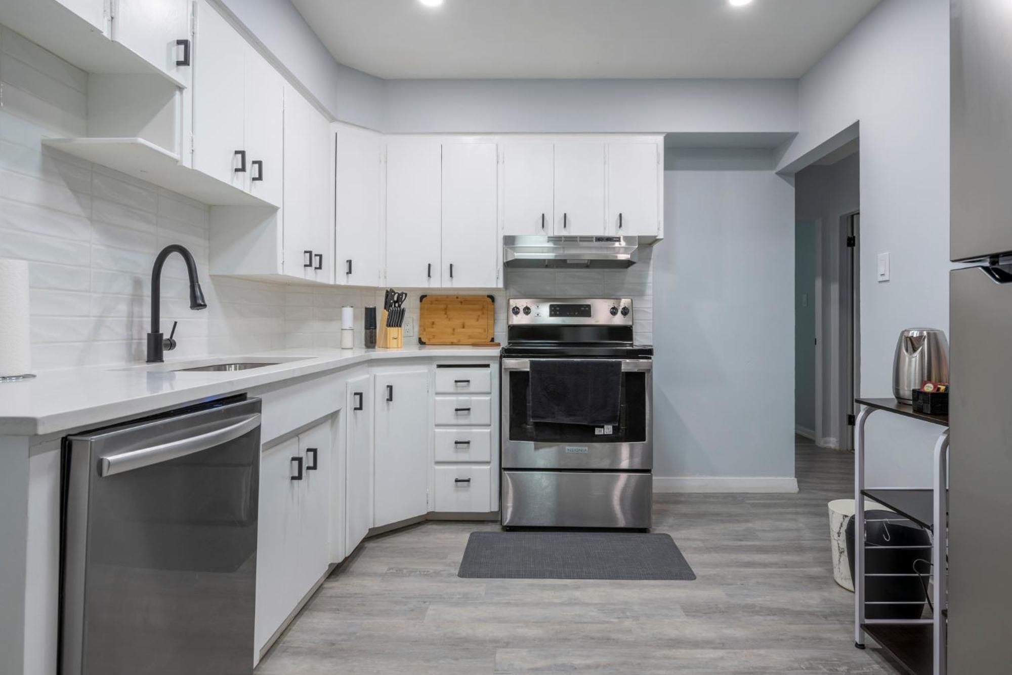 Centre Street Upper 2Bedsuite 4408 YYC المظهر الخارجي الصورة
